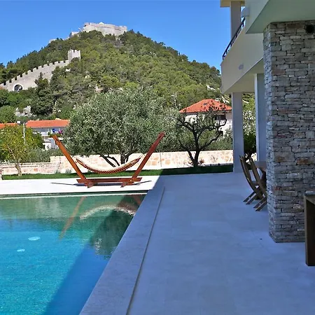 Fora Hvar חוואר