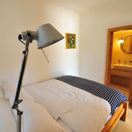 Fora Hvar חוואר