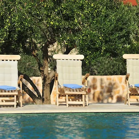 Fora Hvar * חוואר